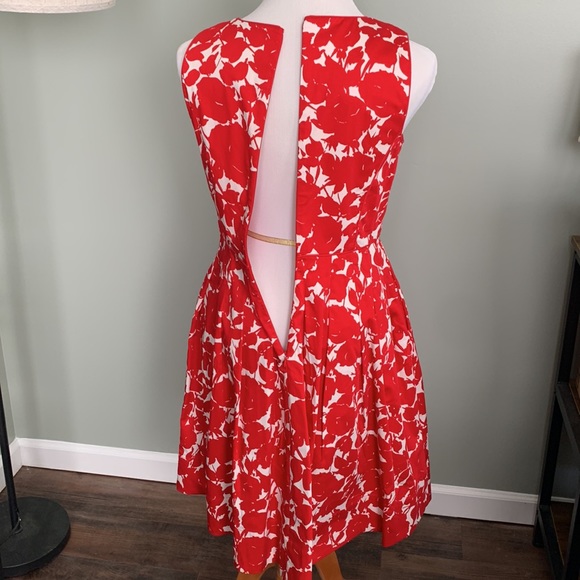 NWT Talbots sleeveless dress size 8P Red White Floral Fit & Flare with Pockets - Picture 4 of 6